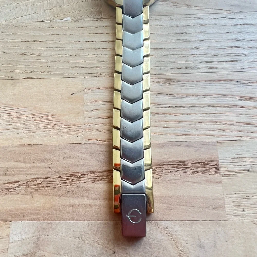 Elgin ladies two tone dress watch NEW BATTERY